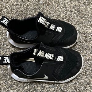 Nike Kids Black and White Flexrunner Slip-On Sneakers